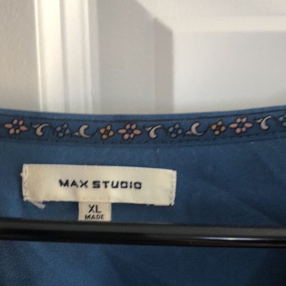 Dress - Picture 3 of 9